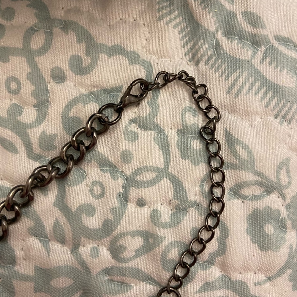 Red Glam Lip Chain - Picture 3 of 4